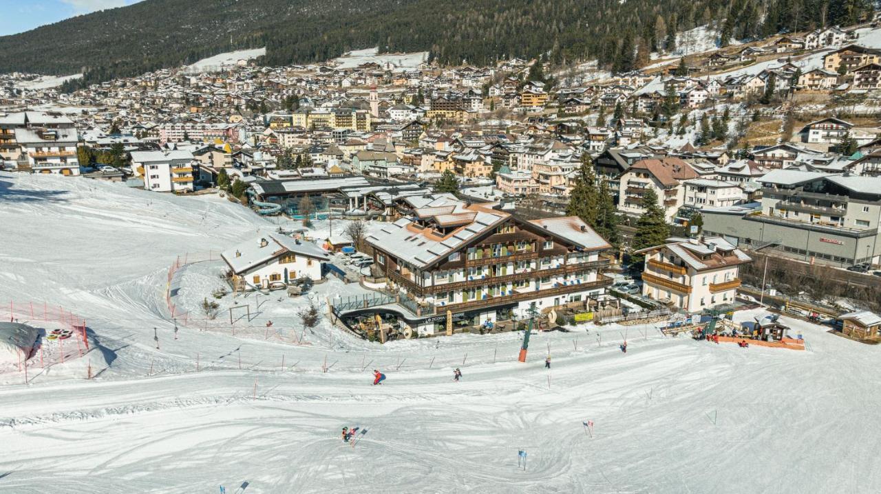 Hotel Hell Urtijëi Buitenkant foto